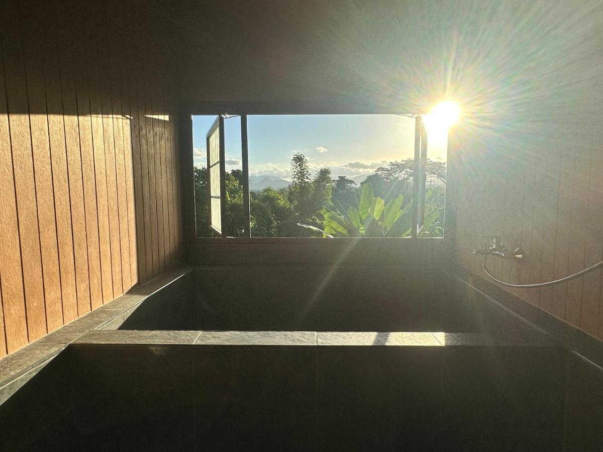 فندق Tanoshi Glamping In Khao Sok Khao Sok National Park المظهر الخارجي الصورة